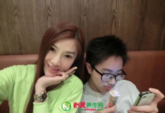 台湾41岁女星吴玟萱逆生长 与儿子合影似姐弟(15)