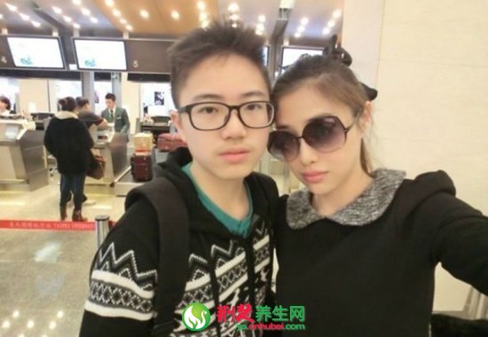 台湾41岁女星吴玟萱逆生长 与儿子合影似姐弟(23)