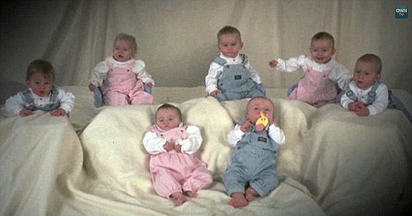 世界首例七胞胎将迎成人礼 艰难特殊的成长经历