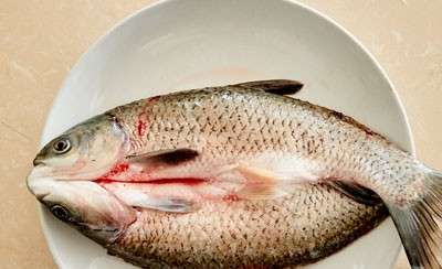 炎患者用鲜带鱼蒸熟后取上层油食之，久服可改善症状