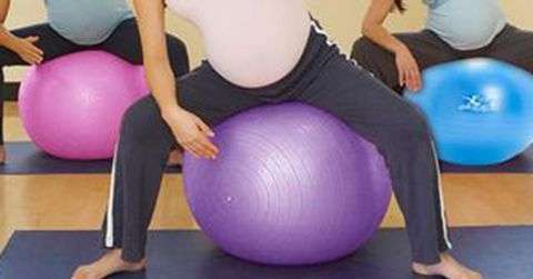 孕妇坐瑜伽球的好处
