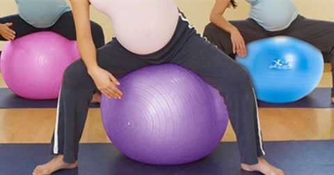 瑜伽球怎么训练宝宝