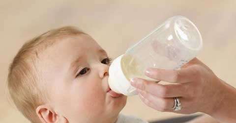 初生婴儿一天喝多少奶