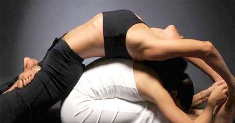 练双人瑜伽有生理反应正常吗