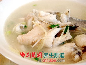 六个月宝宝营养食谱：海鲈鱼菜汤