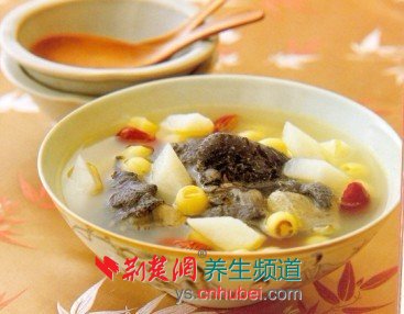 孕后期养血益气食谱：莲子山药鸡汤