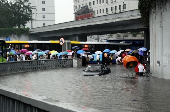 北京遭遇60年来罕见暴雨，37人死亡(10)