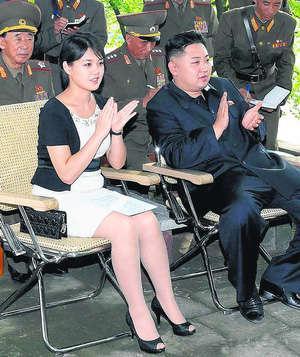 金正恩漂亮女儿引关注 一家三口生活照曝光(8)