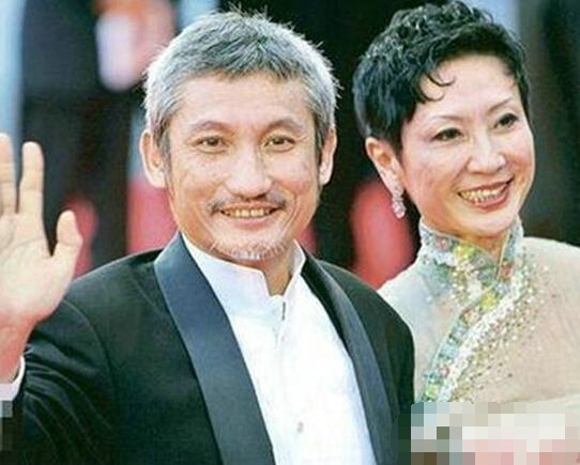 揭秘男星的神秘前妻 赵本山前妻艰辛奋斗成富婆