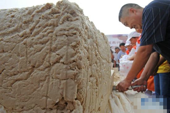 淮安现8吨重超级豆腐 了解豆腐的制作方法