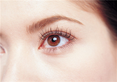 红眼病的治疗方法 多补充维生素防红眼病