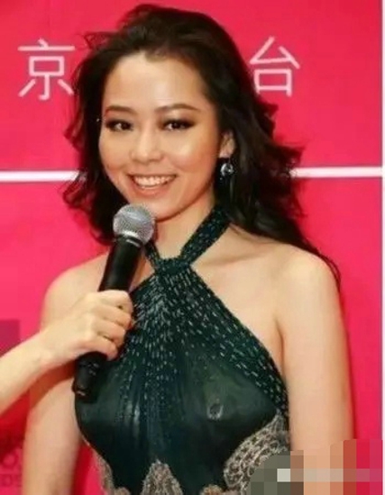 邓超点赞张天爱乳环 哪些明星爱打乳环