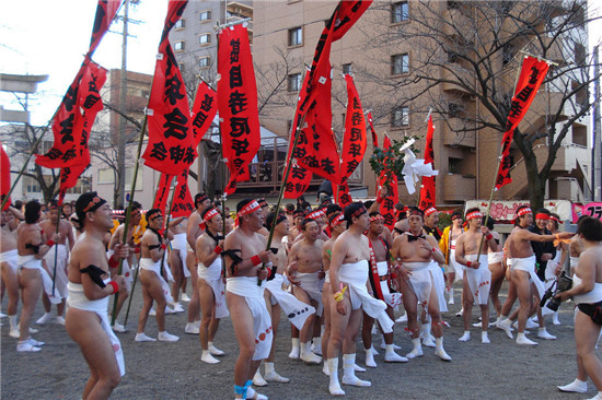 光屁股上街妇女共浴 细数日本的奇葩节日