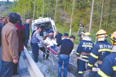 四川一救护车司机酒驾酿车祸 致车上病人死亡