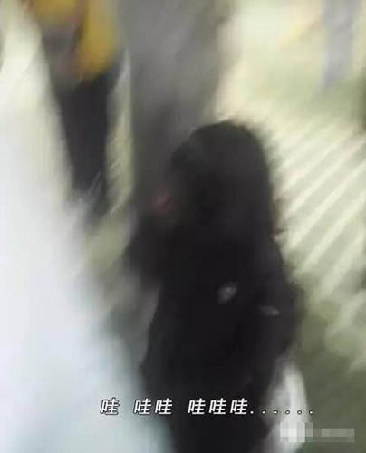 福建2名初三女生暴打学妹 满嘴脏话逼其跪下(4)