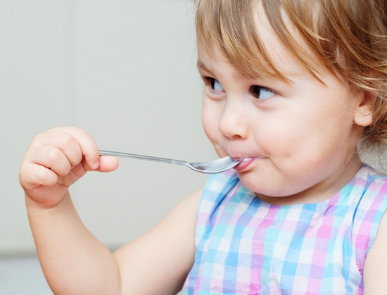 孩子性格古怪不讨喜 可能是甜食吃多了